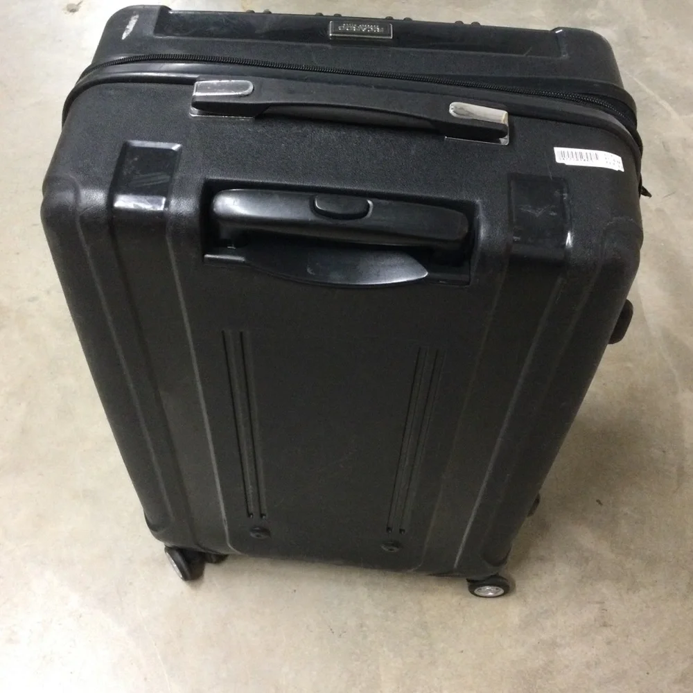 TravelSmith Black Hardside Spinner Suitcase